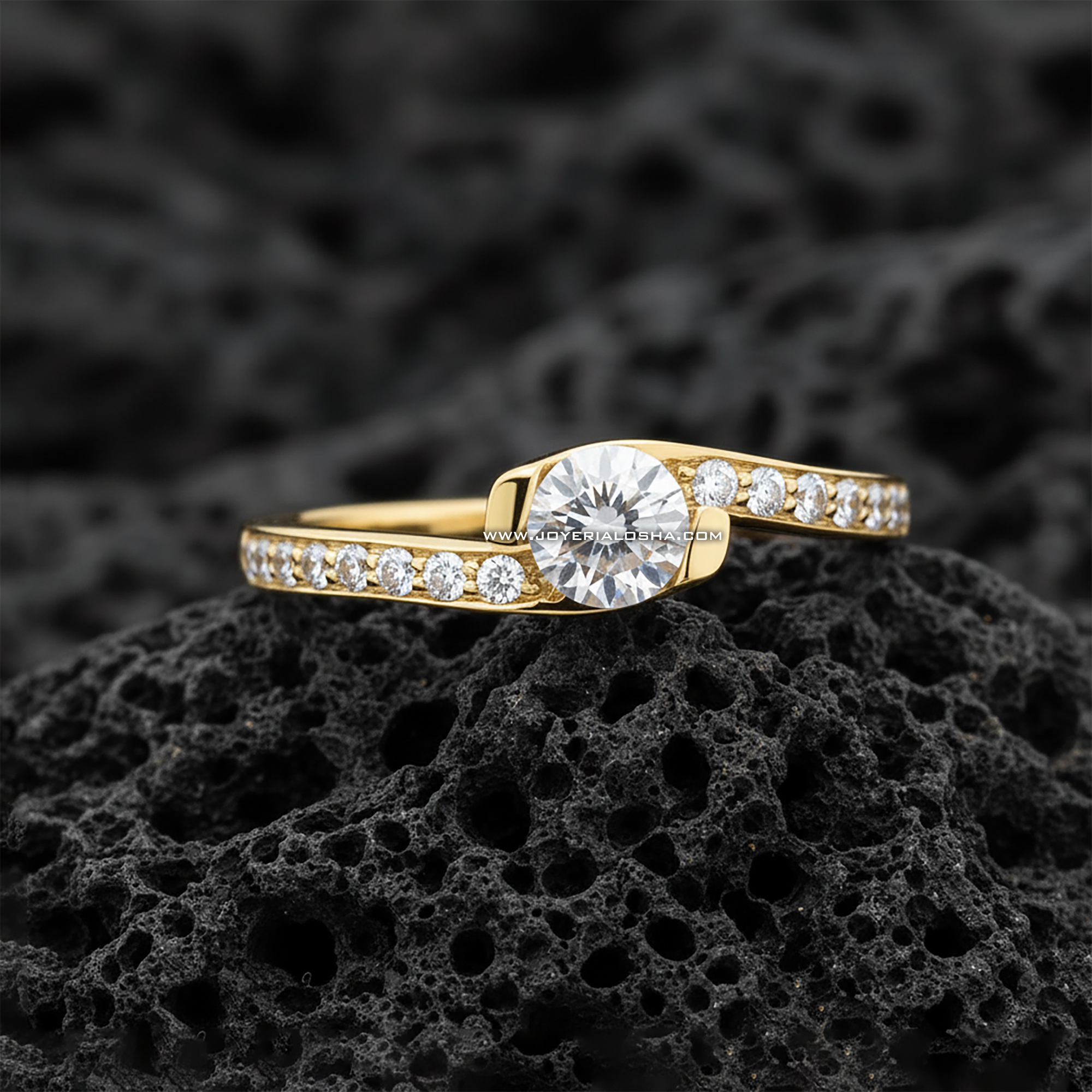 Anillo Solitario "Flujo y Pavé" Banda Cruzada con adornos Oro 18k