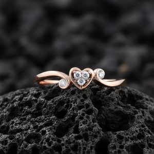 Anillo Promesa «Corazón de Tres Piedras Enmarcado» Oro Rosado 18k