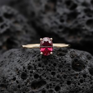 Anillo Solitario Ovalado «Rubí Clásico» Cuatro Garras Oro 18k