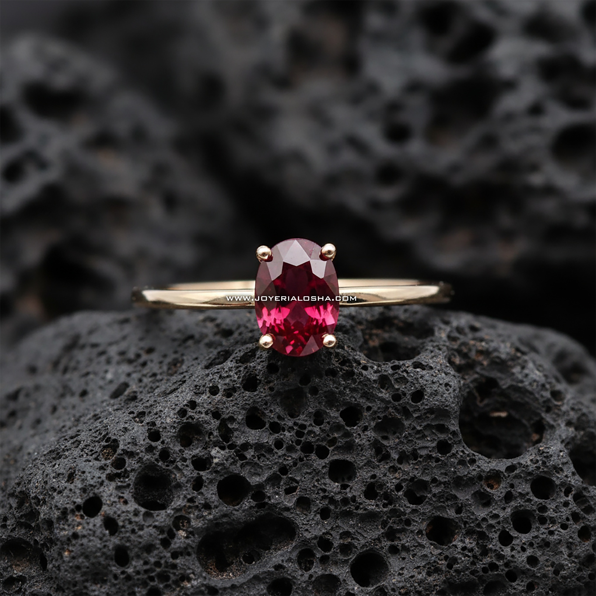 Anillo Solitario Ovalado "Rubí Clásico" Cuatro Garras Oro 18k