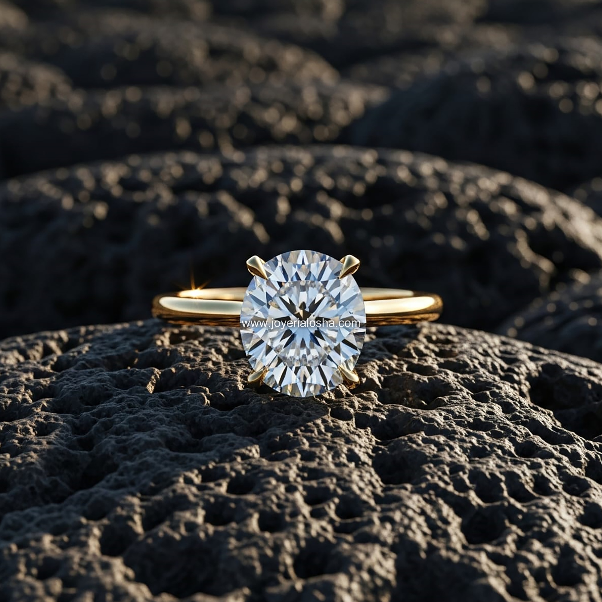 Anillo Solitario "Majestic Grande" Cuatro Garras Montura Elevada Oro 18k