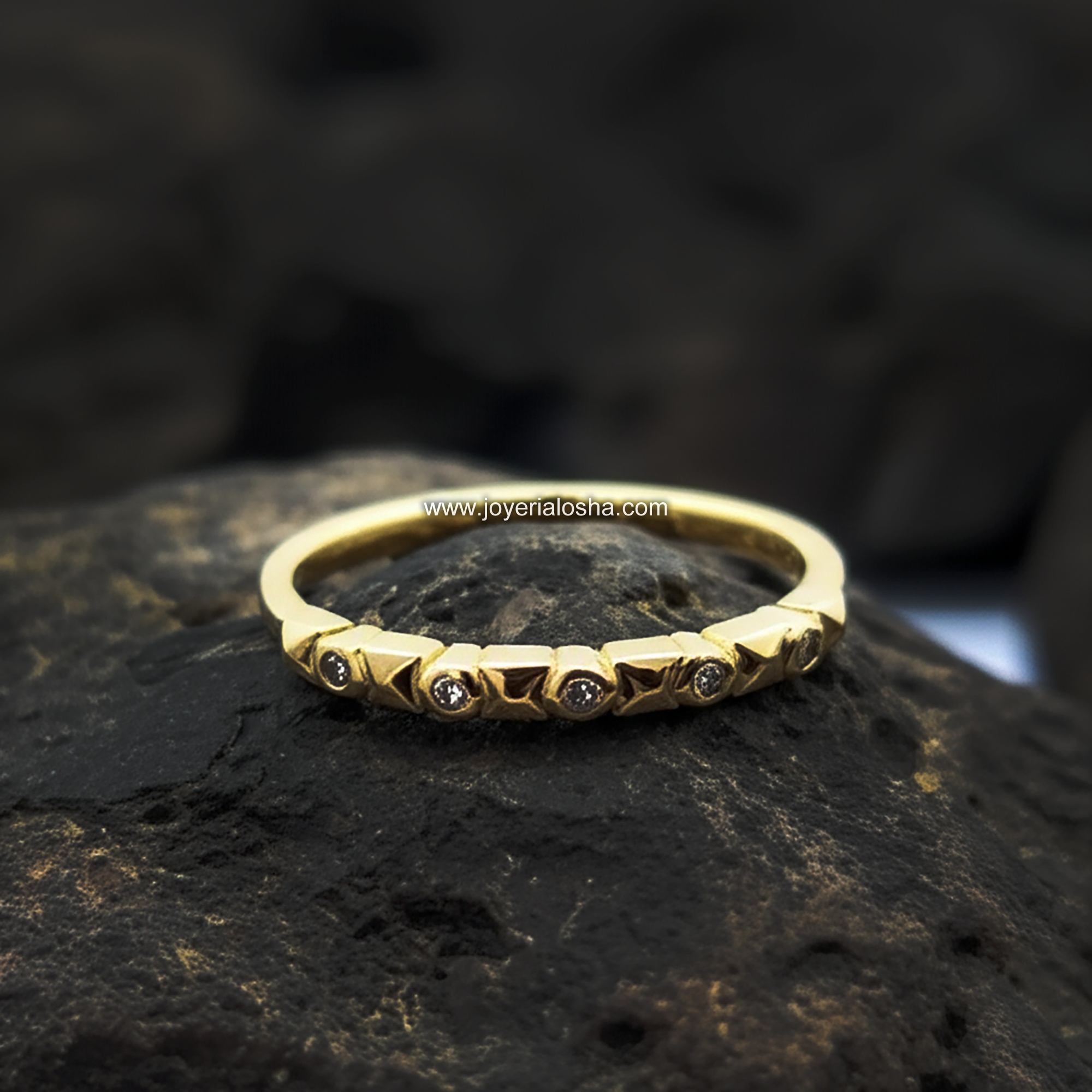 Churumbela "Estrella Geométrica" Anillo de Apilamiento con Zircones Oro 18k