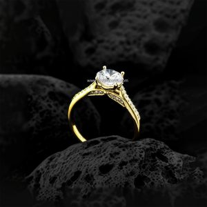 Anillo Solitario «Corona de Pétalos Pavé» Hombros Curvos Oro 18k