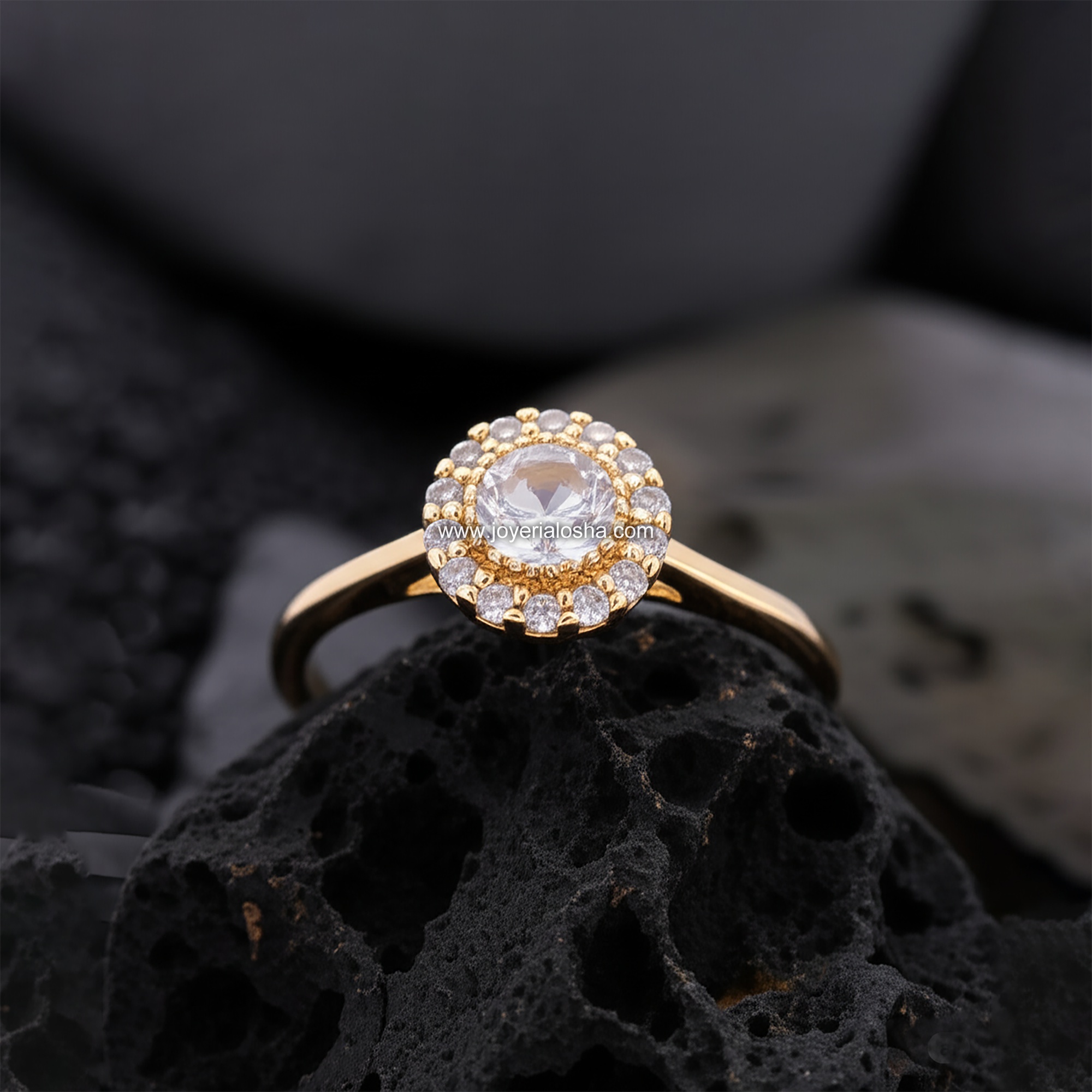 Anillo Solitario Halo "Clásico de Micro-Zircones" Montura Elevada Oro 18k