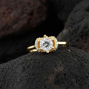 Anillo Solitario Halo «Montura Corona con Bolas» Pavé en Hombros Oro 18k