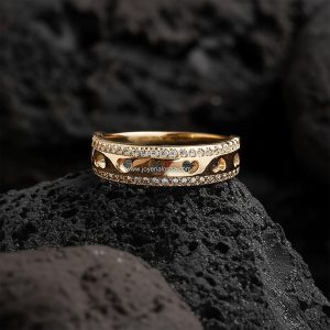 Churumbela Ancha «Corazones Calados Triple Pavé» Banda de Lujo Oro 18k