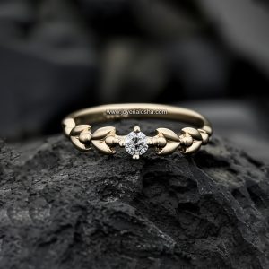 Anillo Solitario «Rama de Hojas» Engaste Cuatro Garras Minimalista Oro 18k