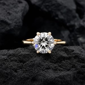 Anillo Solitario «Clásico Seis Garras Engaste Elevado» Banda Liso Oro 18k
