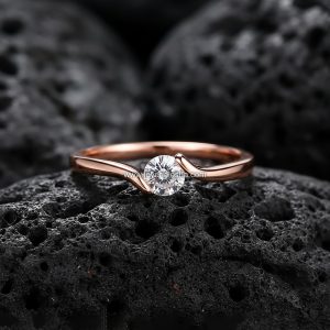 Anillo Solitario «Montura Curva Semi-Tensión» Banda Lisa Oro Rosa