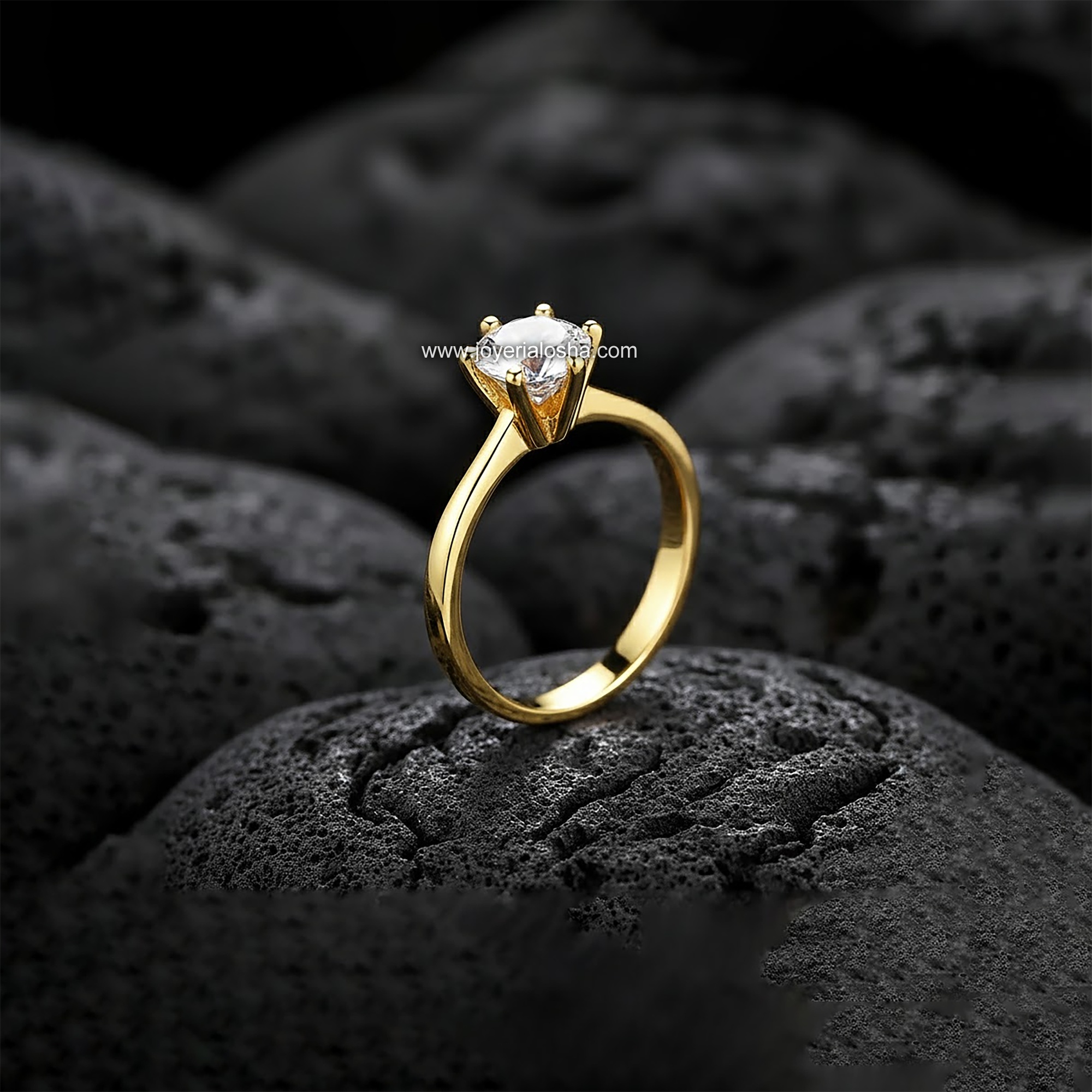Anillo Solitario "Clásico Seis Garras Elevadas" Banda Delgada Oro 18k