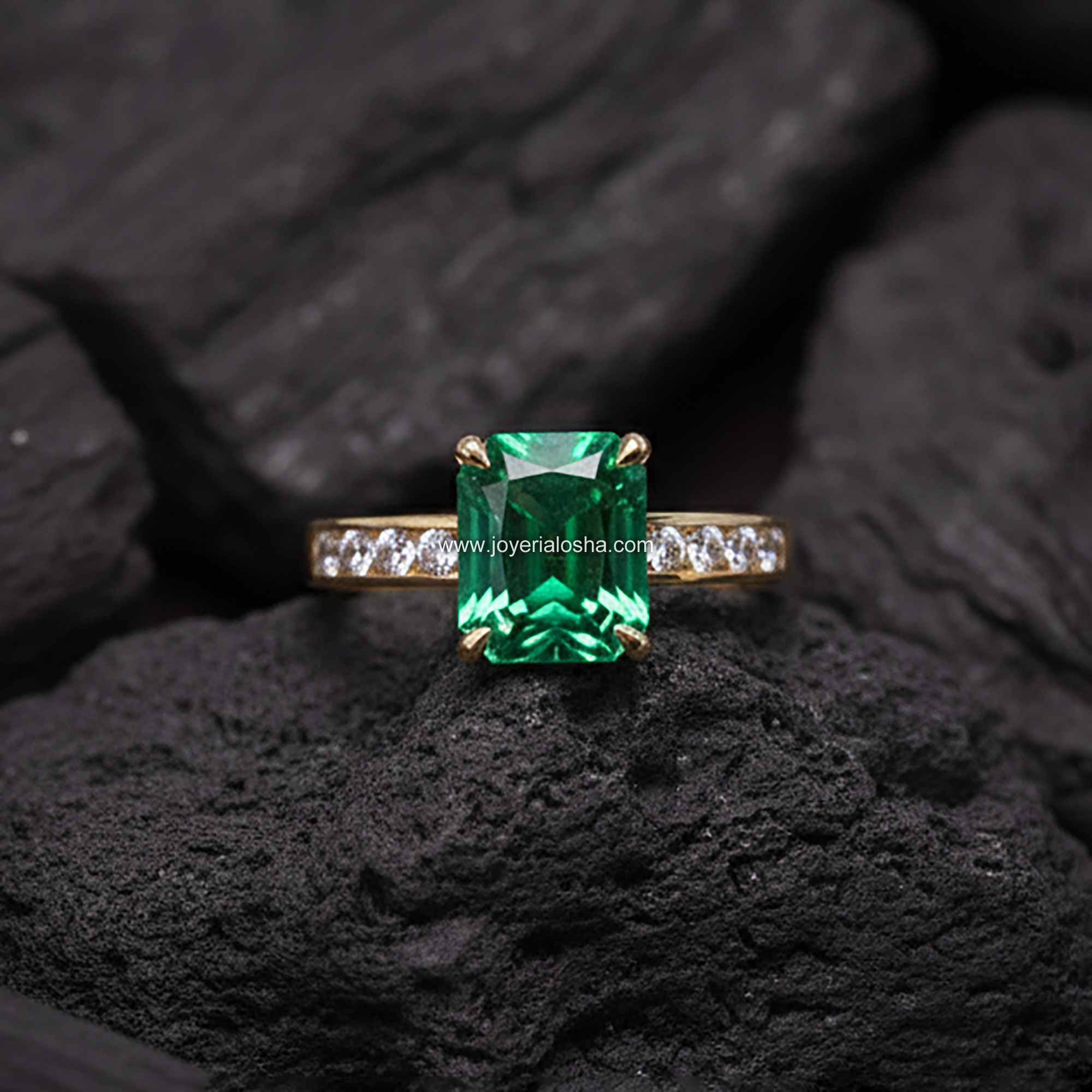 Anillo Esmeralda Verde "Banda Acentuada" Oro 18k