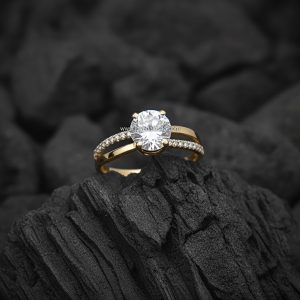 Anillo Solitario «Doble Banda Split Shank» Pavé Oro 18k