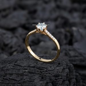 Anillo Corazón Celeste «Banda Pavé Sutil» Oro 18k