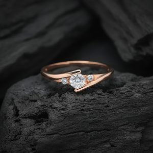 Anillo Tres Piedras «Tensión Asimétrica» Oro Rosa 18k