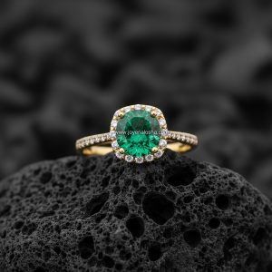 Anillo Esmeralda Halo Cojín Banda Pavé Oro 18k