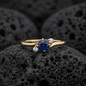 Anillo Tres Piedras «Zafiro Banda Fluida» Oro 18k