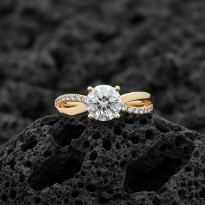 Anillo Solitario Redondo «Twist Entrelazado Pavé» Oro 18k