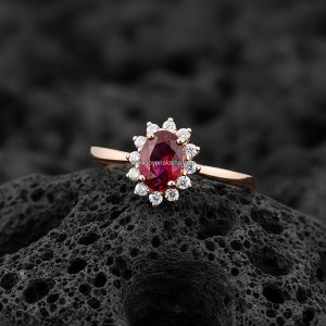 Anillo Ovalado «Halo Roseta Rubí» Oro Rosa