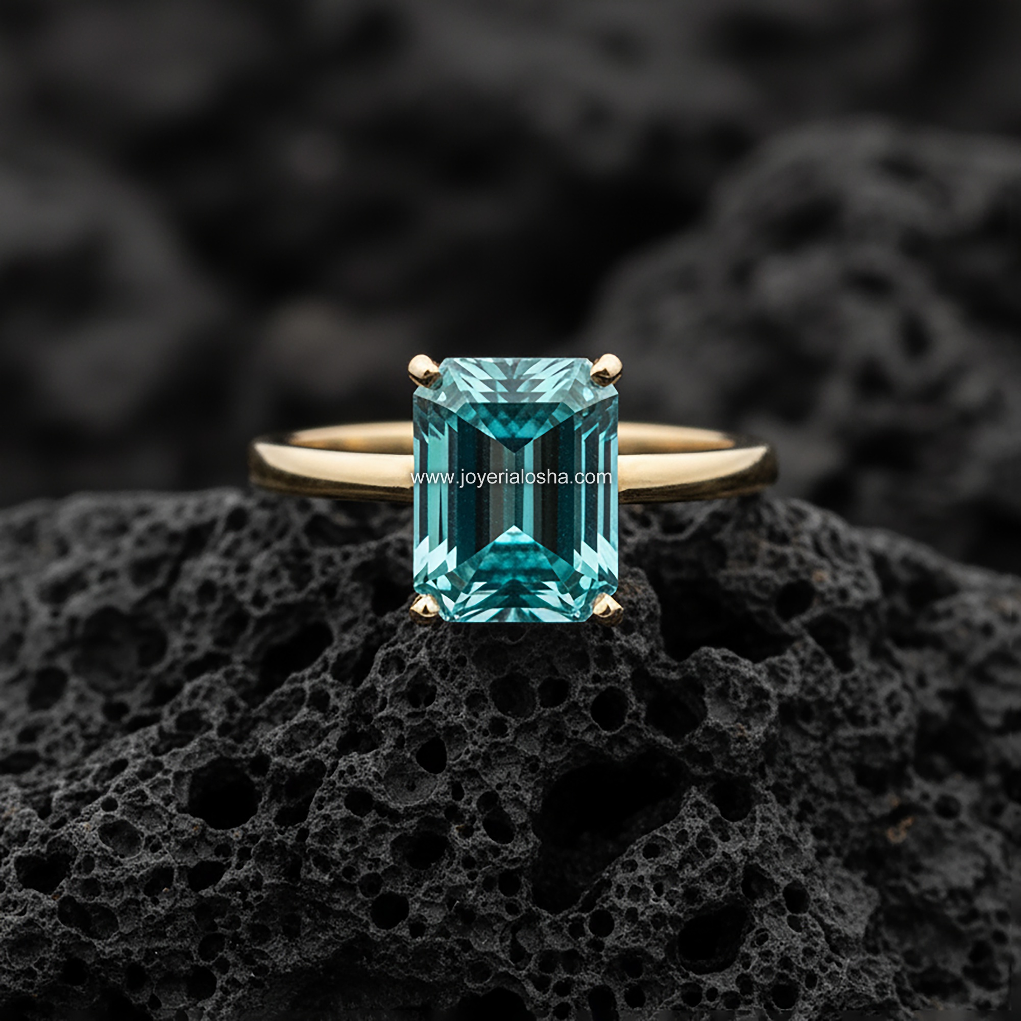 Anillo Solitario "Esmeralda Color Paraíba" Oro 18k