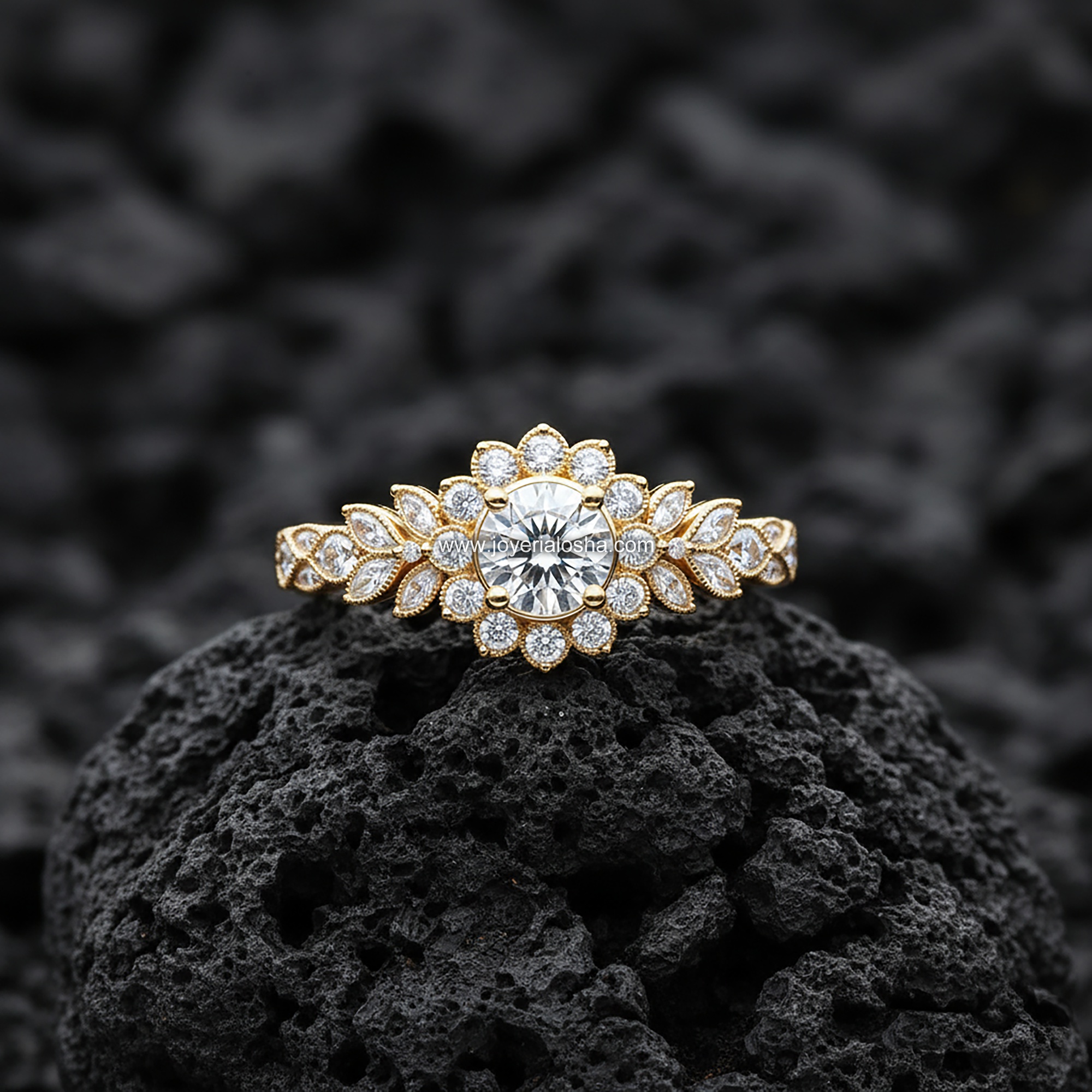 Anillo Cluster "Flor de Hoja Marquesa Pavé" Oro 18k