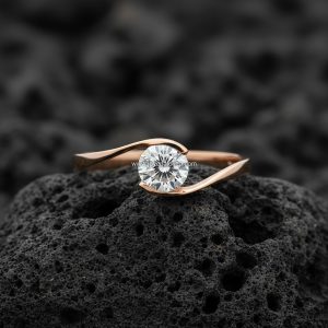Anillo Solitario Redondo «Swirl Engaste Tensión» Oro Rosa
