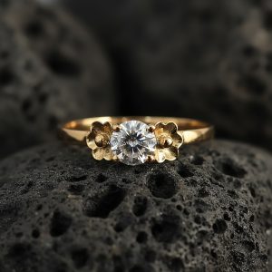 Anillo Solitario Redondo «Hombros Flor de Loto» Oro 18k