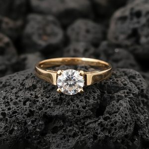 Anillo Solitario Redondo «Hombros Cuadrados Cuatro Garras» Oro 18k