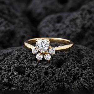 Anillo Solitario Corazón «Motivo Floral/Pata de Gato» Oro 18k