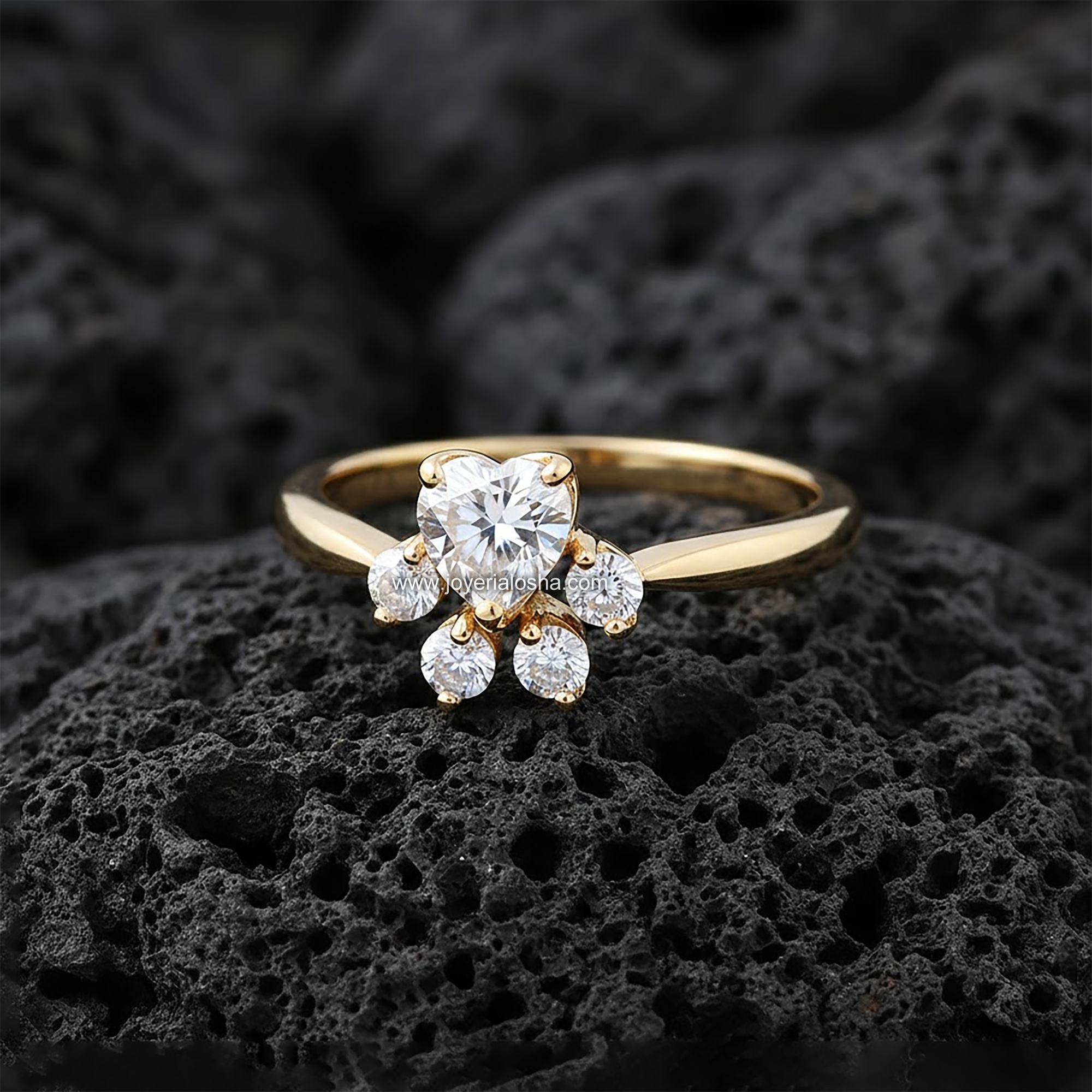 Anillo Solitario Corazón "Motivo Floral/Pata de Gato" Oro 18k