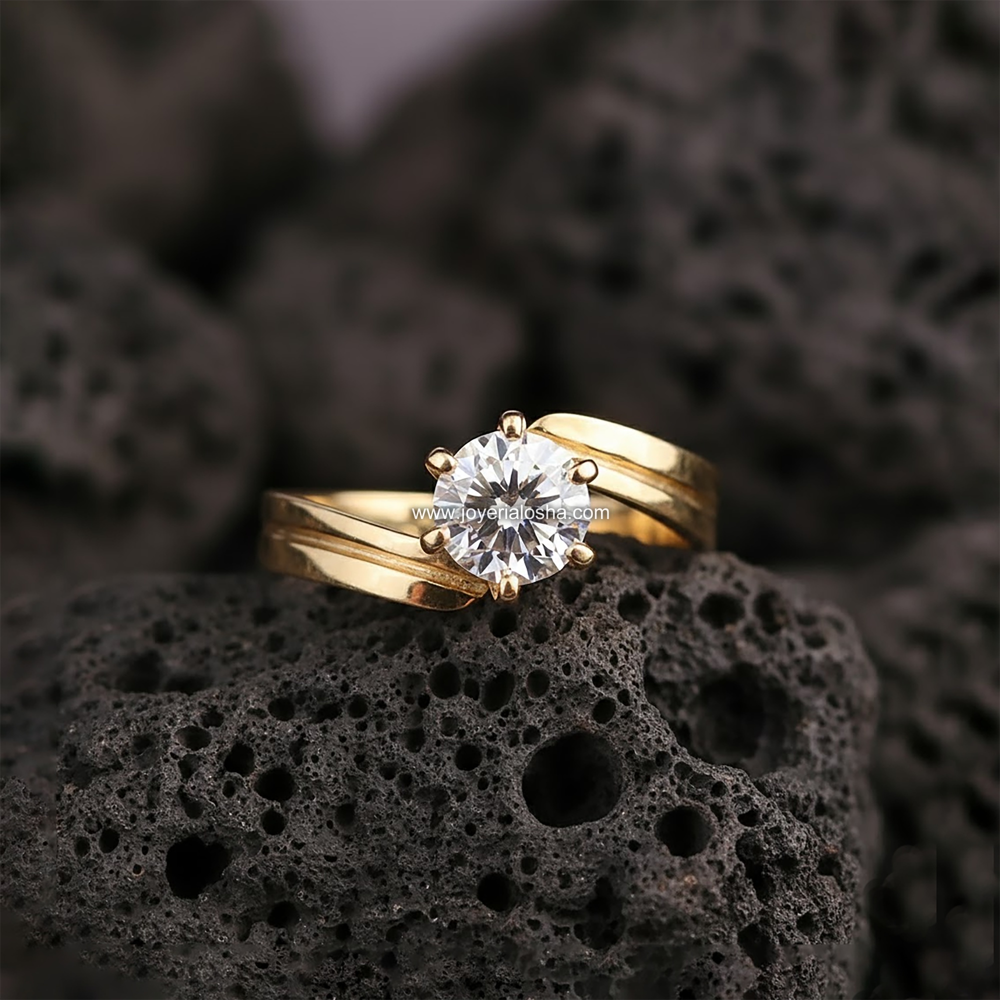 Anillo Solitario Redondo "Banda Ancha Bypass Seis Garras" Oro 18k