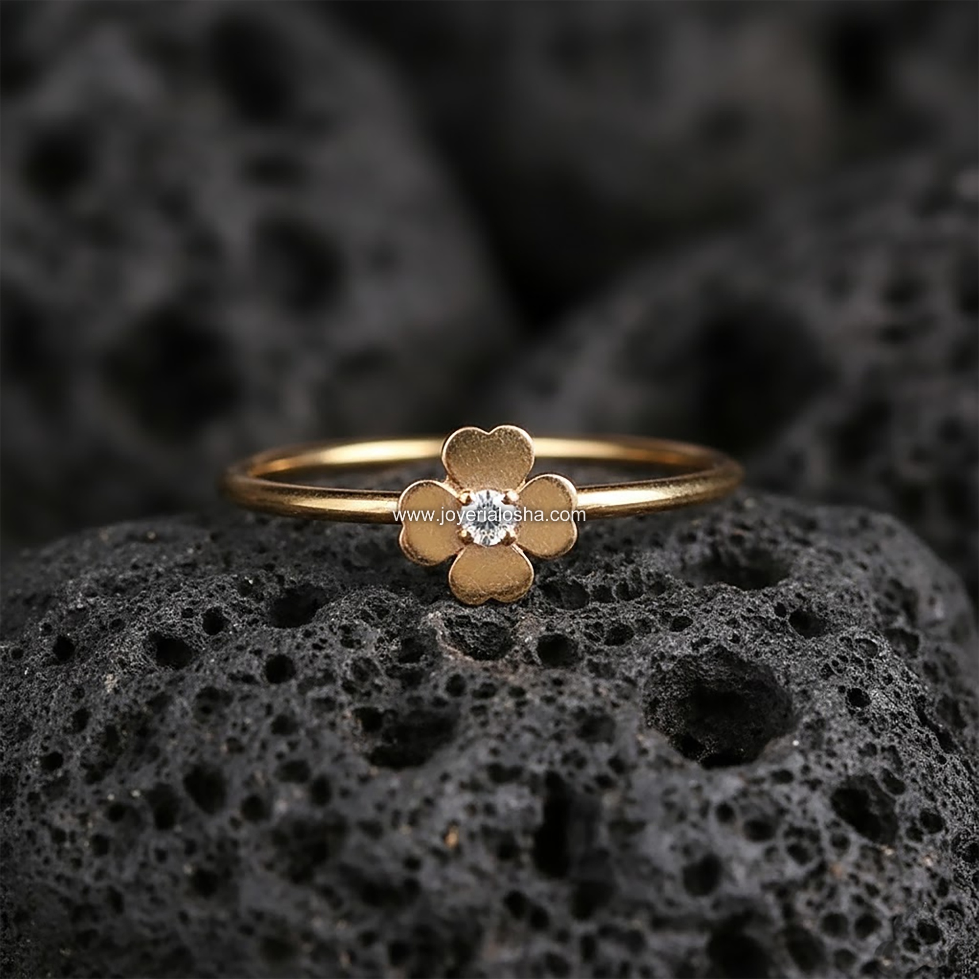 Anillo Banda Flor "Trébol de Cuatro Hojas con Acento" Oro 18k