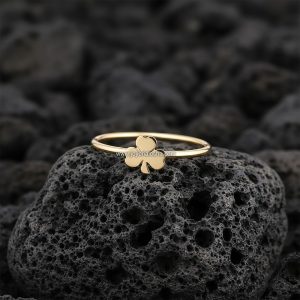 Anillo Banda Trébol de Tres Hojas «Liso Minimalista» Oro 18k