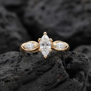 Anillo Tríptico Marquise «Marquise Central con Acentos Navette» Oro 18k