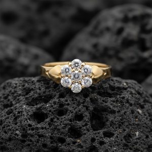 Anillo Cluster Redondo «Racimo Floral Siete Piedras» Oro 18k