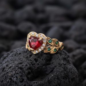 Anillo Corazón Rubí «Halo y Hojas con Esmeraldas» Oro 18k