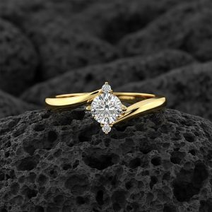 Anillo Solitario Redondo «Banda Curva con Dos Acentos Laterales» Oro 18k