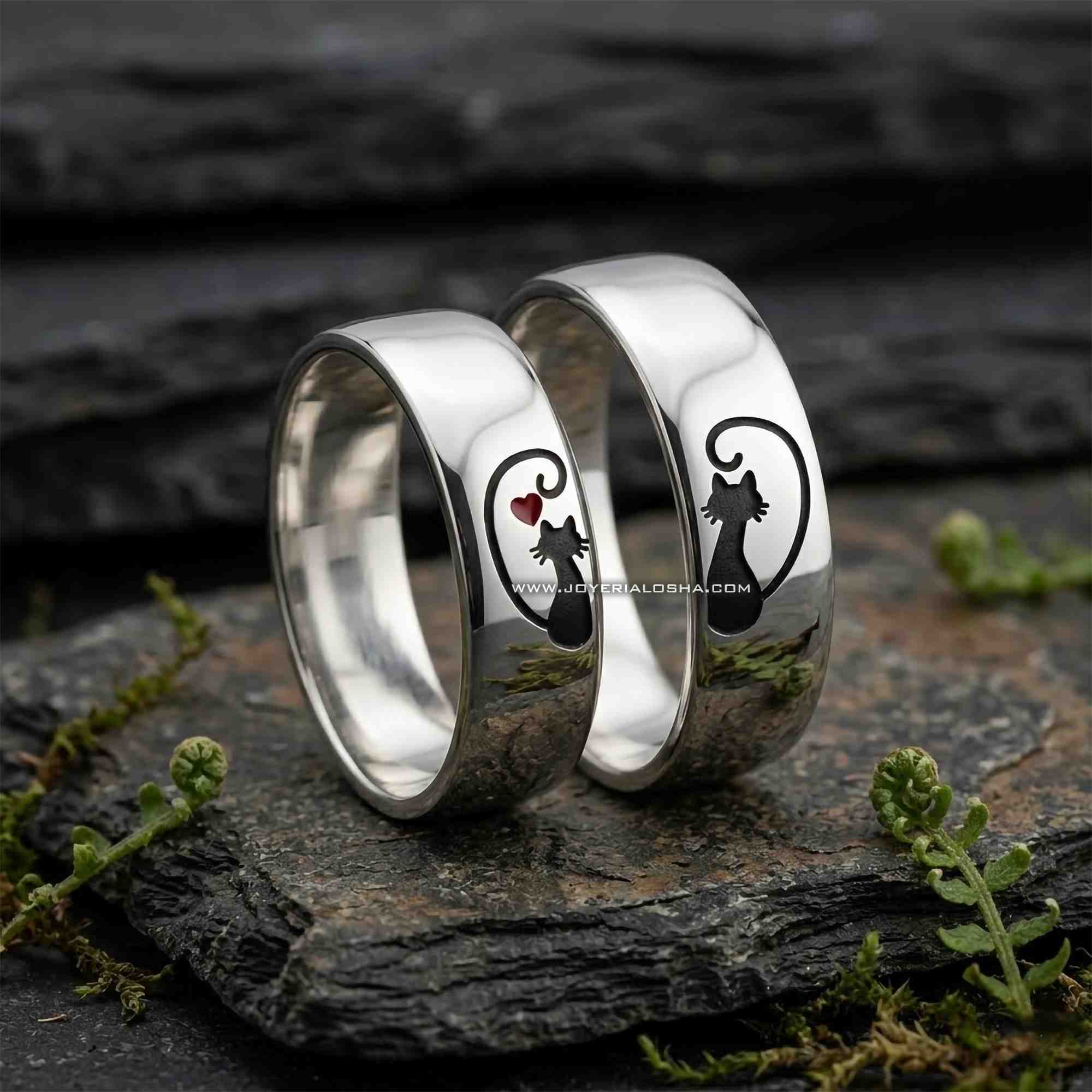 Aros de Matrimonio "Mística Felina" con Siluetas de Gatos y Corazón