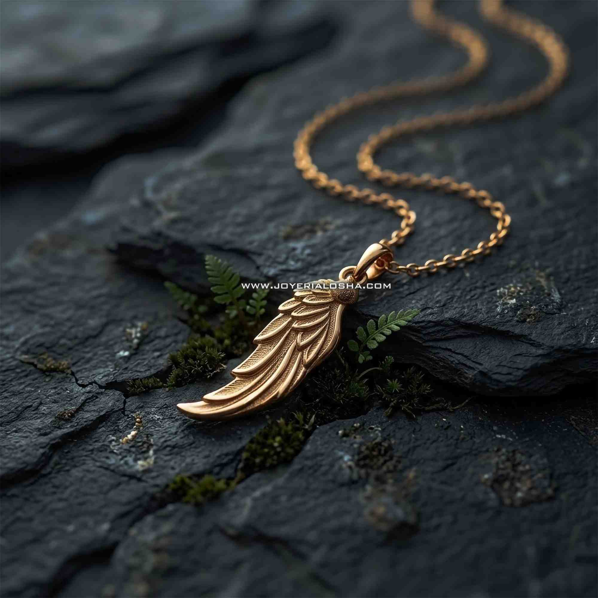 Dije Ala de Ángel Majestic Corto en Oro 18k - "Esencia Divina"
