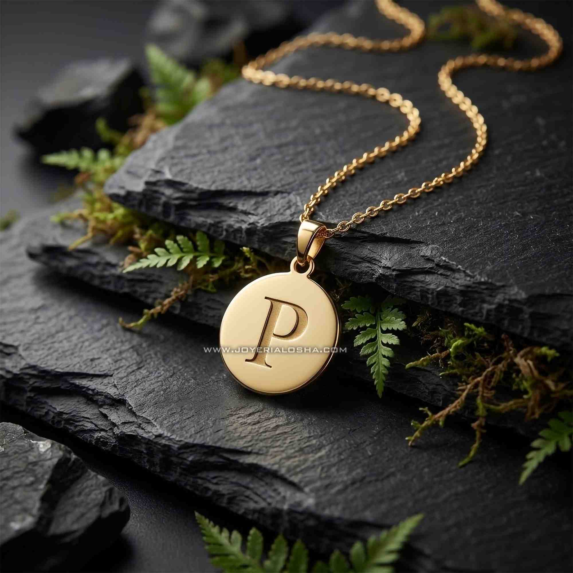 Dije de Oro 18k Medalla Inicial "P"