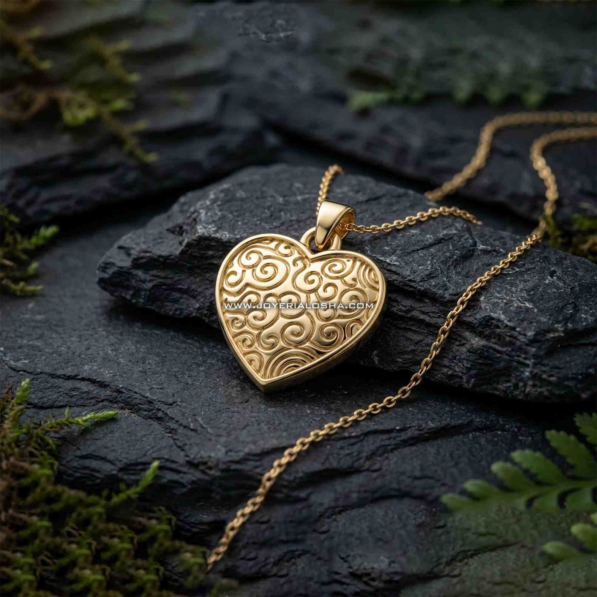 Dije de Oro 18k Corazón Arábesco Grabado Láser