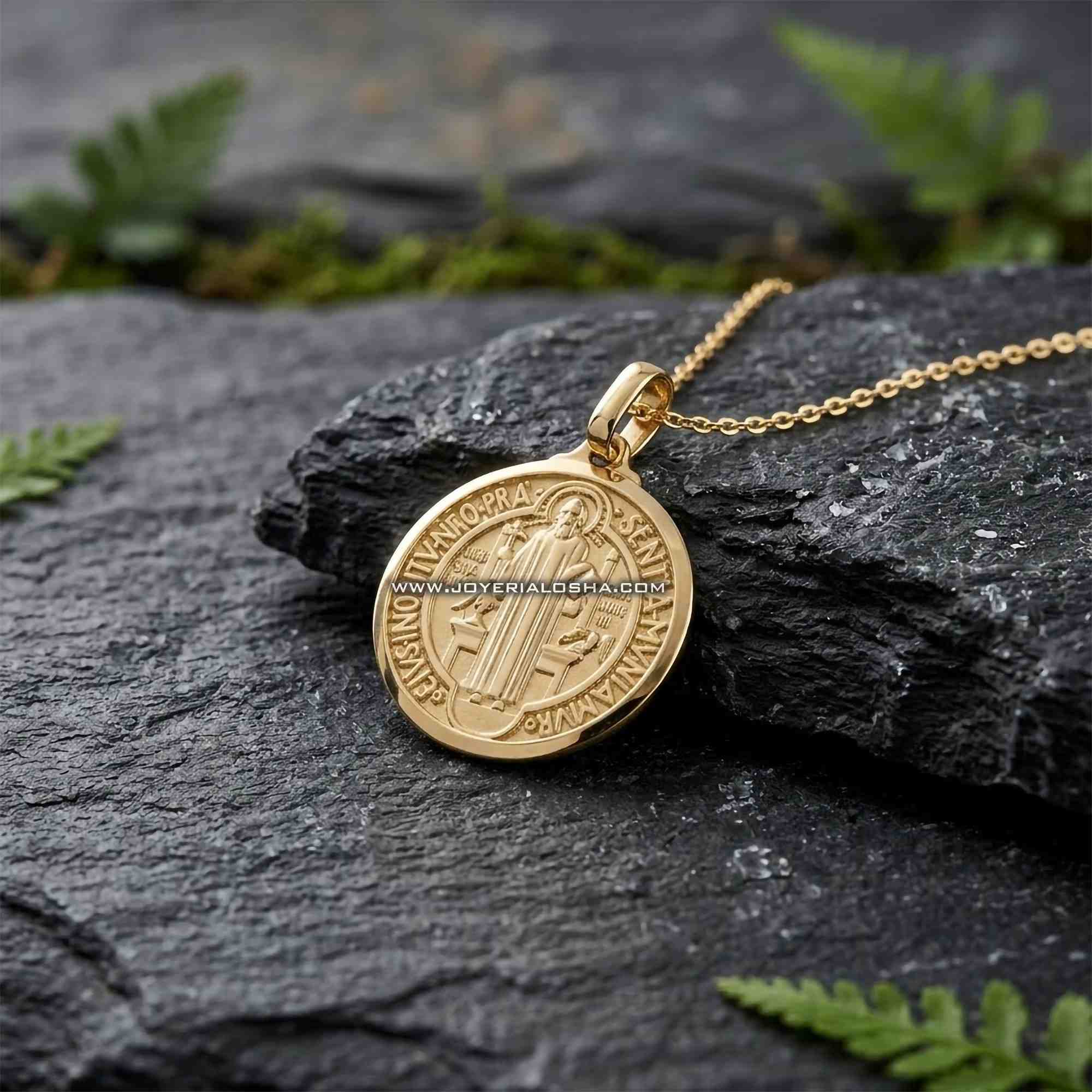 Medalla de Oro 18k San Benito Circular